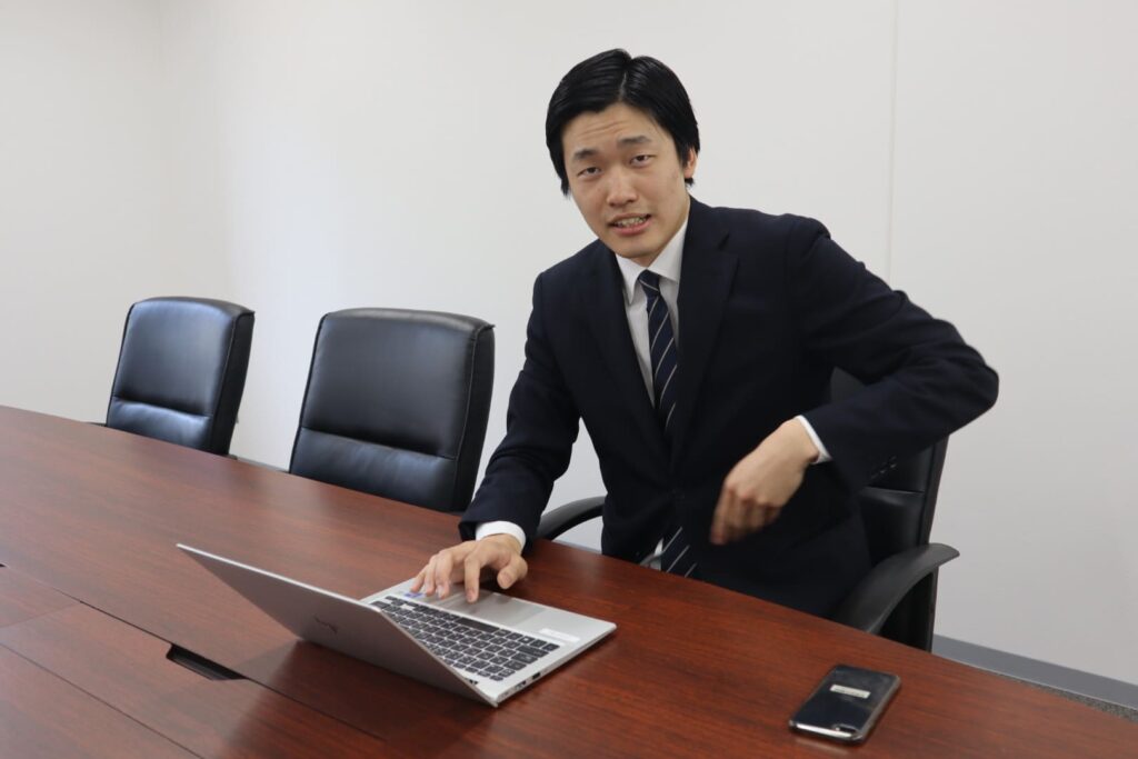 気さくに話しかけるリープトンエナジーの社員