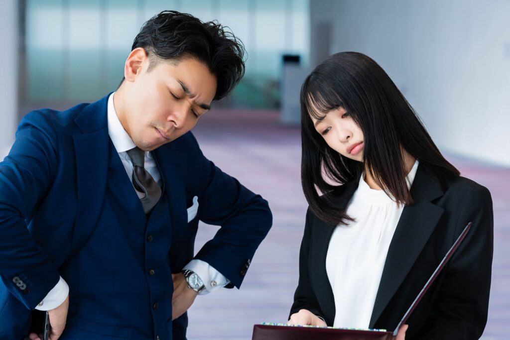 ストレージパリティ補助金の注意点を考えるビジネスマンの画像