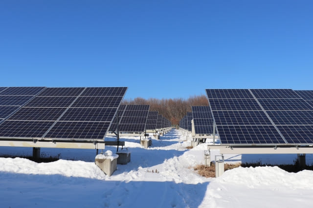 雪国の太陽光発電で使えるリープトンエナジーの製品を紹介する見出しの画像