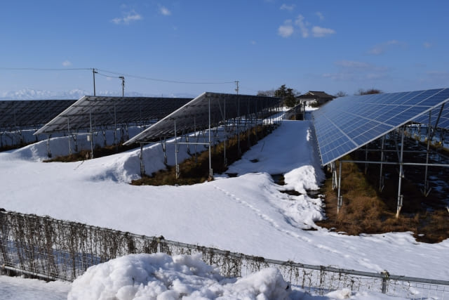 積雪地域の太陽光発電のトラブルや対策法を説明する見出しの画像