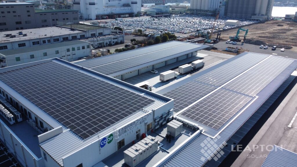 屋根設置型太陽光発電の写真