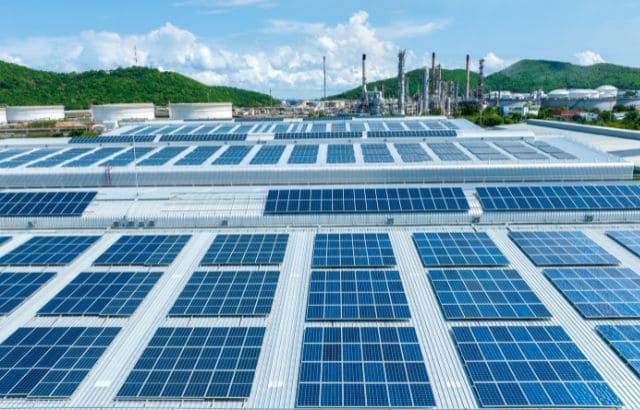 工場の太陽光発電の事例写真