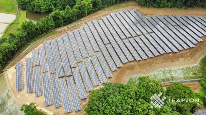 自社メガソーラー発電所の実例写真