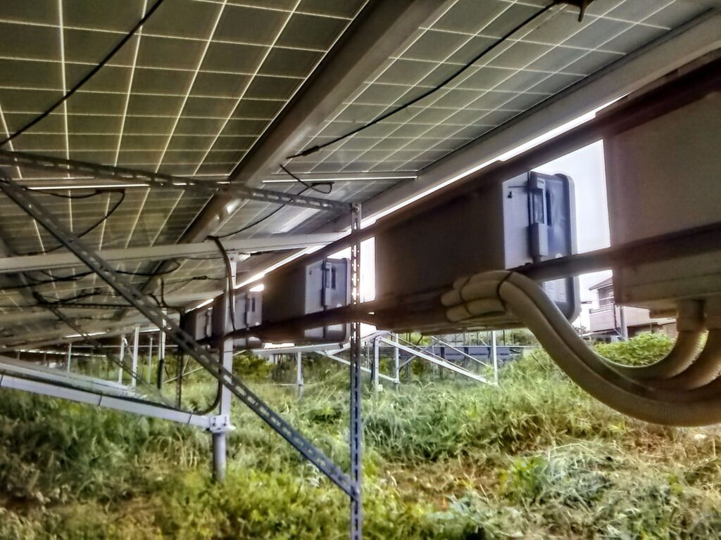 パワコンの配線部分の画像