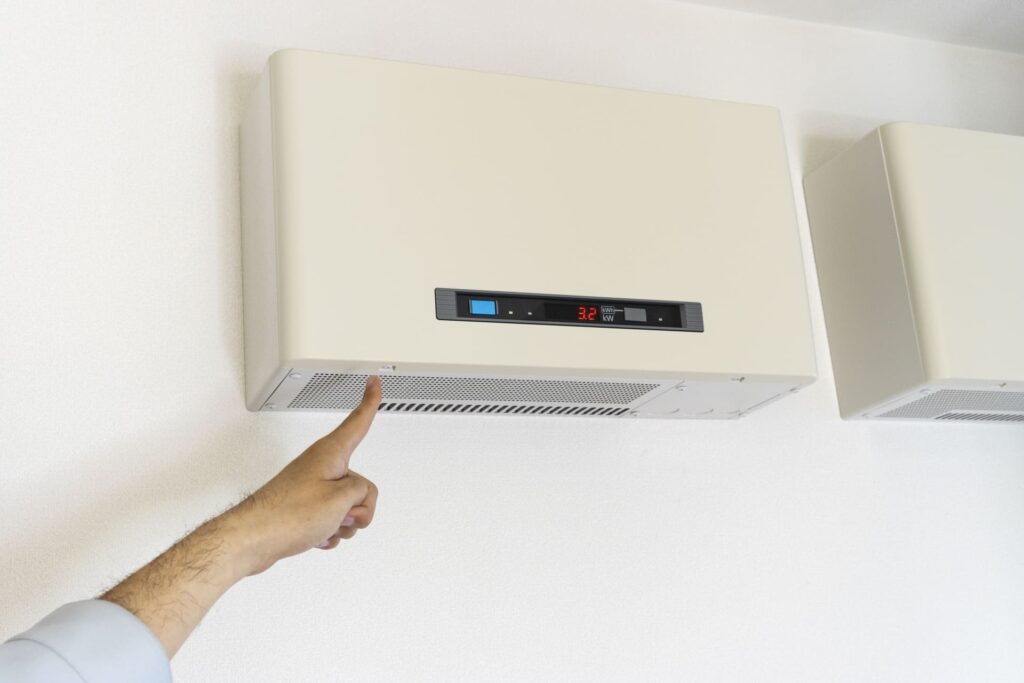 自宅の中にあるAI制御可能な太陽光発電設備