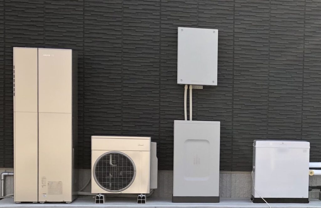 AIを活用して太陽光発電と蓄電池を組み合わせることができると示した画像