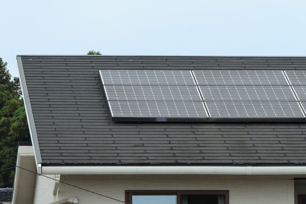 住宅屋根の太陽光発電の写真