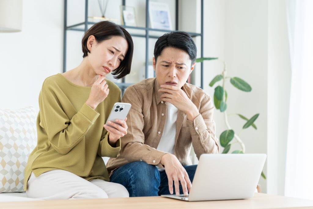 太陽光発電をして後悔した人の写真